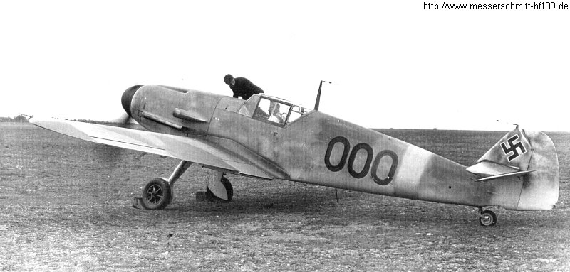 Bf 109 F-4, Deutschland, 000, W.Nr. 7 000, Eine neue Maschine, gebaut bei den Wiener Neustädter Flugzeugwerken, ist bere…