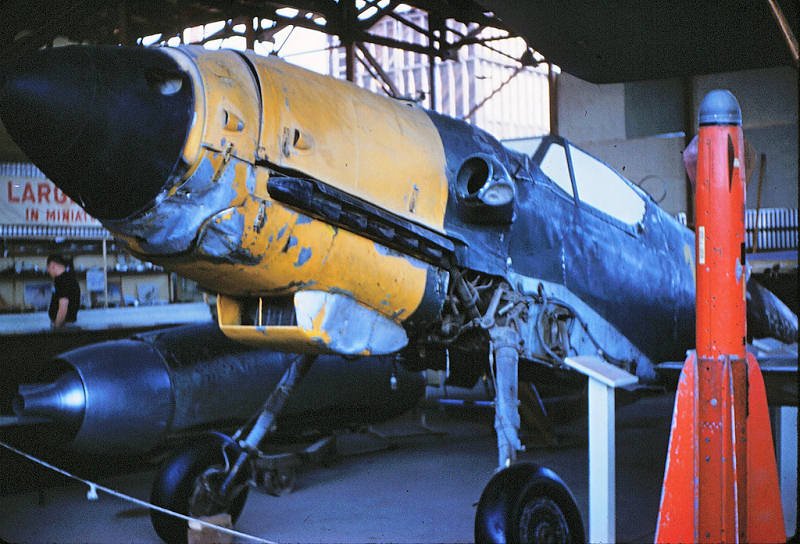 Bf 109 G-10/U4, Deutschland, gelbe 13, W.Nr. 611 943, Claremont (USA), Die Aufnahme soll 1959 oder 1960 im Clairemont Air Museum entstanden sein.
…