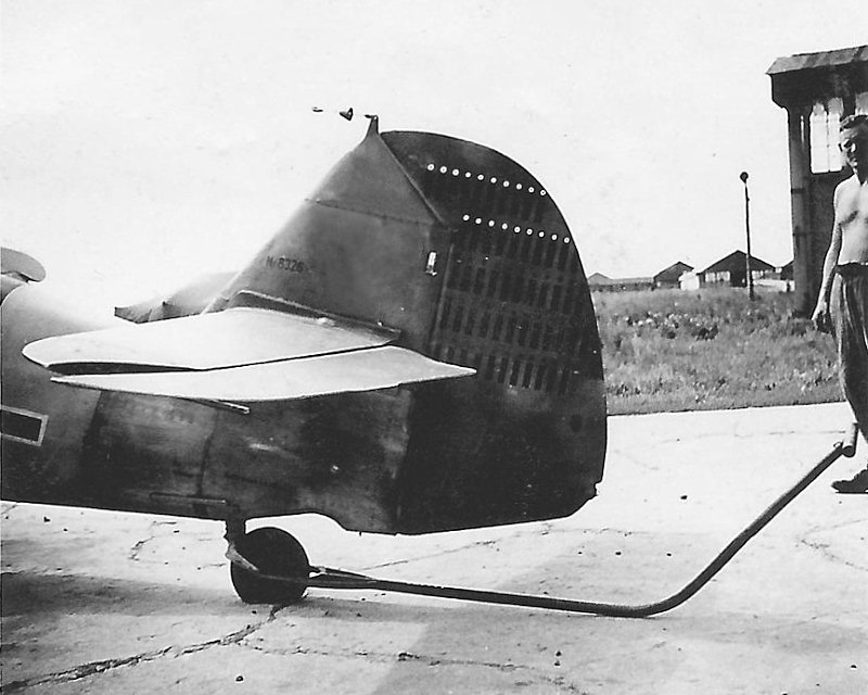 Bf 109 F-4, Maj. Günther von Maltzahn, Jagdgeschwader 53, Stab, Deutschland, Winkel Dreieck Strich, W.Nr. 8 326, Es sind 54 Abschussbalken am Seitenruder aufgemalt.
Beachte die Verstärkungs…