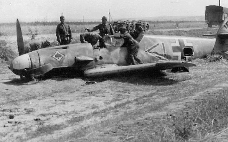 Bf 109 F-2, Jagdgeschwader 53, Stab, Deutschland, Winkel Balken, Die Maschine wurde vom Geschwader-Adjutanten des JG 53 geflogen.

Siehe auc…