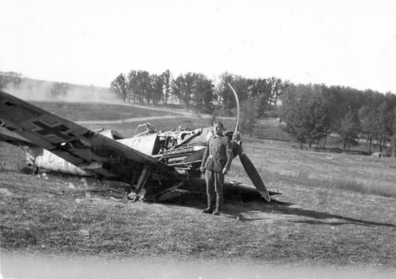 Bf 109 E, Lehrgeschwader 2, II. (S) Gruppe, 5. Staffel, Deutschland, schwarzes C, Siehe auch:
[thumb]5786[/thumb]