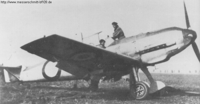 Bf 109 E-1, Fw. Robert Hager, Jagdgeschwader 76, I. Gruppe, 1. Staffel, Frankreich, weisse 6, W.Nr. 3 247, Fw Hager verfranzte sich im 30.05.1940 bei einem Testflug und musste auf fran…