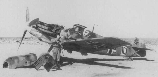 Bf 109 E-7/Trop, Aufklärungsgruppe 14, 2. Staffel, Deutschland, schwarze 10, Wahrscheinlich 1941. Es könnte sich um eine Maschine der 2.Staffel der Aufklä…