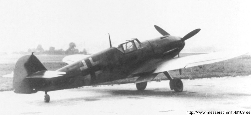 Bf 109 F-4/Z, Fw. Martin Villing, Jagdgeschwader 2, 10.(Jabo) Staffel, Deutschland, blaue 10, W.Nr. 7 605, Mit dieser Maschine mußte der Pilot am 25. Juli 1942 bei einem Überführungsfl…