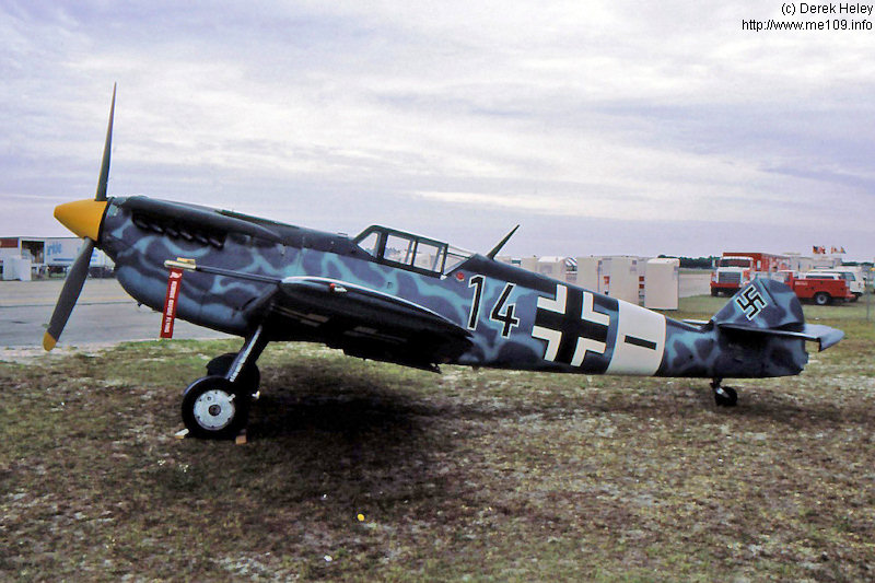 Hispano Aviacion H.A. 1112 M-1-L, Deutschland, schwarze 14, W.Nr. 235, Titusville (USA), Die Aufnahme entstand am 03.04.1992 in Titusville, Florida (USA) nach dem Bes…