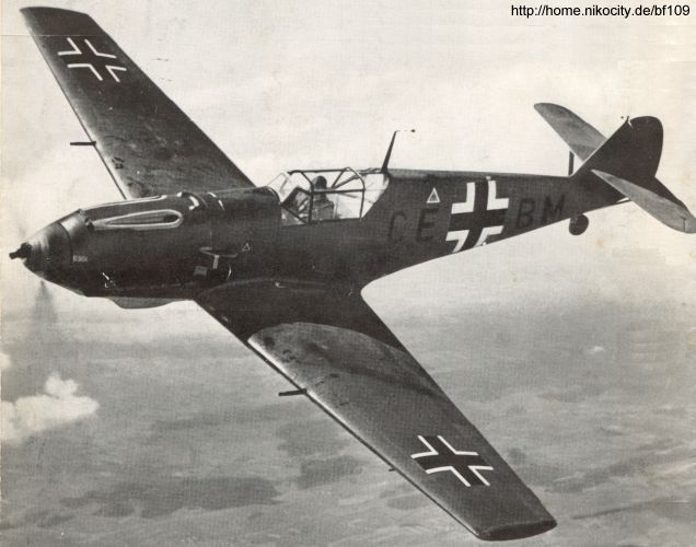 Bf 109 E-3, Deutschland, Stammkennzeichen, W.Nr. 1 953, Das Foto wurde vermutlich Anfang 1940 aufgenommen.
Gleich hinter der Propell…