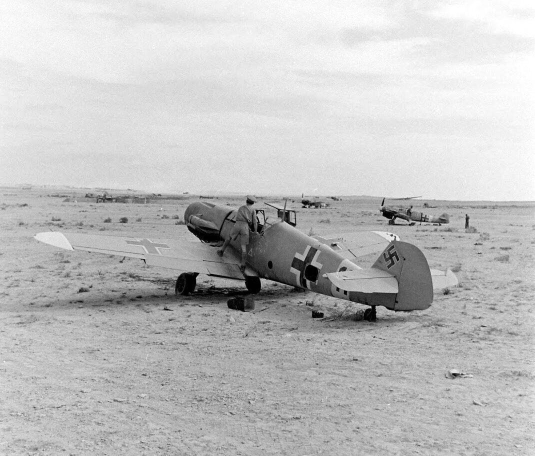 Bf 109 F-4/Z Trop, Aufklärungsgruppe 12, 4.(H) Staffel, Deutschland, schwarze 11, W.Nr. 7 561, Quotaifiya (Ägypten), Durch alliierte Truppen erbeutete Maschinen in Qutaifiya, Nord Afrika Ende Ok…