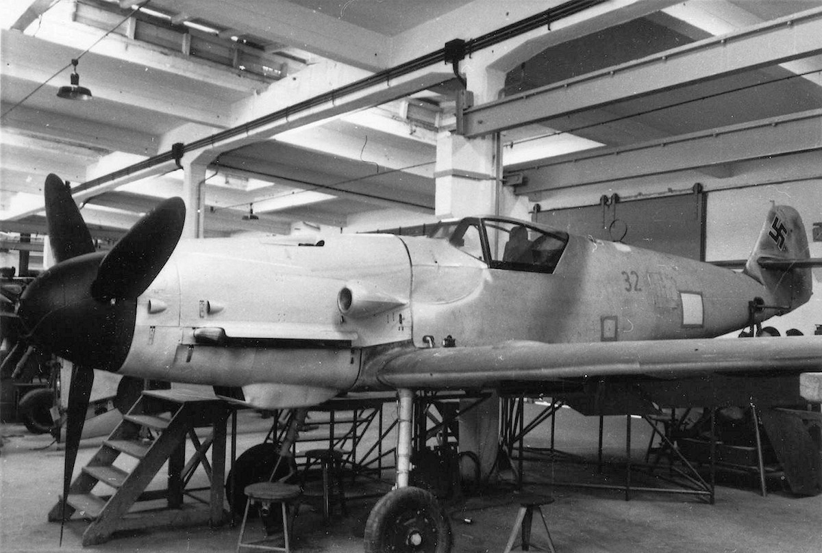 Bf 109 K-0, Deutschland, 32, Wiener Neustadt (Österreich), Diese modifizierte [version]g[/version] wurde am 9. August 1943 in der Werkha…