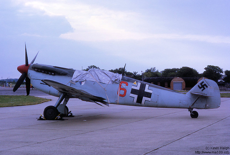Hispano Aviacion H.A. 1112 M-1-L, Deutschland, rote 6, Manston (England), Eine Maschine der Adler-Staffel, wie sie in dem Film "Battle of Britain" eing…