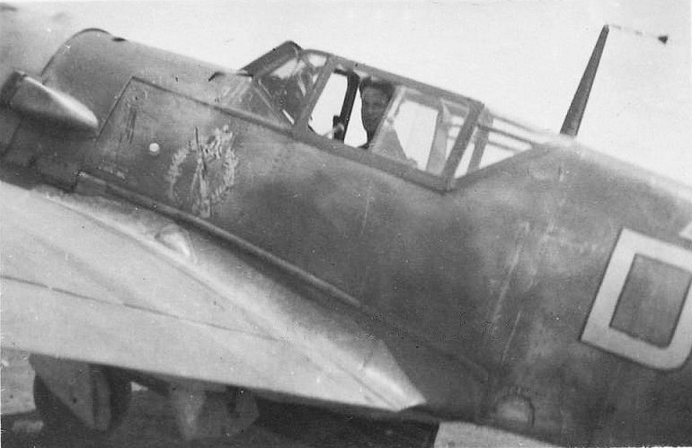 Bf 109 E-7/B, Lehrgeschwader 2, II. (S) Gruppe, Deutschland, weisses D, Am Rumpf sieht man ein Infanteriesturmabzeichen.

Siehe auch:
[thumb]7217[…