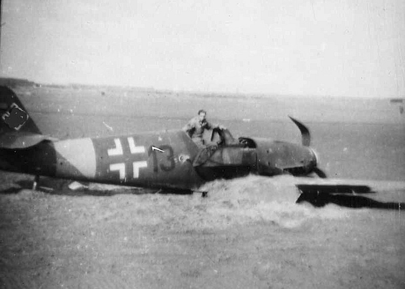 Bf 109 G-10, Jagdgeschwader 11, Deutschland, schwarze 13, Die Einheit ist eine Vermutung wegen dem Rumpfband, welches Gelb gewesen sein…