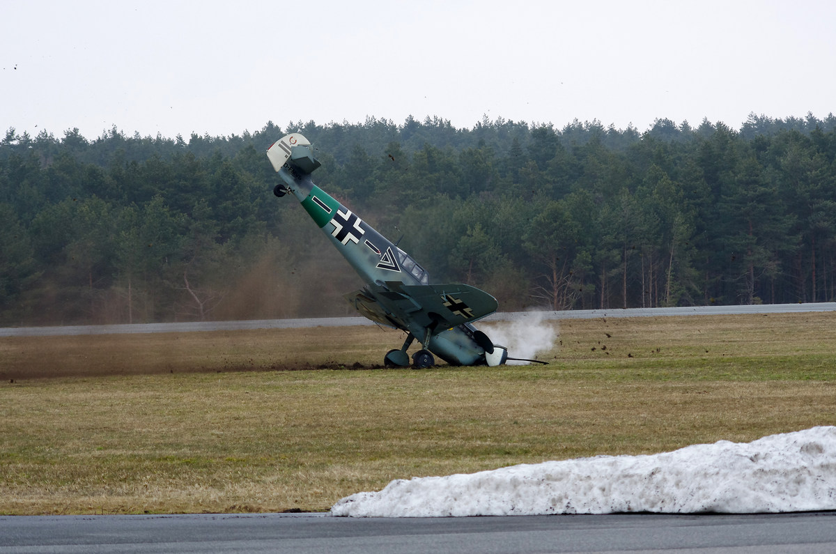 Hispano Aviacion H.A. 1112 M-1-L, Walter Eichhorn, Deutschland, Winkel Dreieck Strich, W.Nr. 234, Heringsdorf - Garz - Usedom (Deutschland), Das Foto wurde am 19.04.2013 auf dem Flugplatz Heringsdorf aufgenommen.
Die …