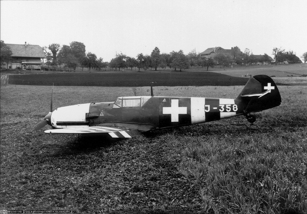 Bf 109 E-3a, unbek. J. Bueche, Régiment d'aviation 1, Cp av 6, Schweiz, J-358, W.Nr. 2 425, Uetendorf (Schweiz), Bauchlandung nach Motorpanne am 23.10.1944 bei Uetendorf.