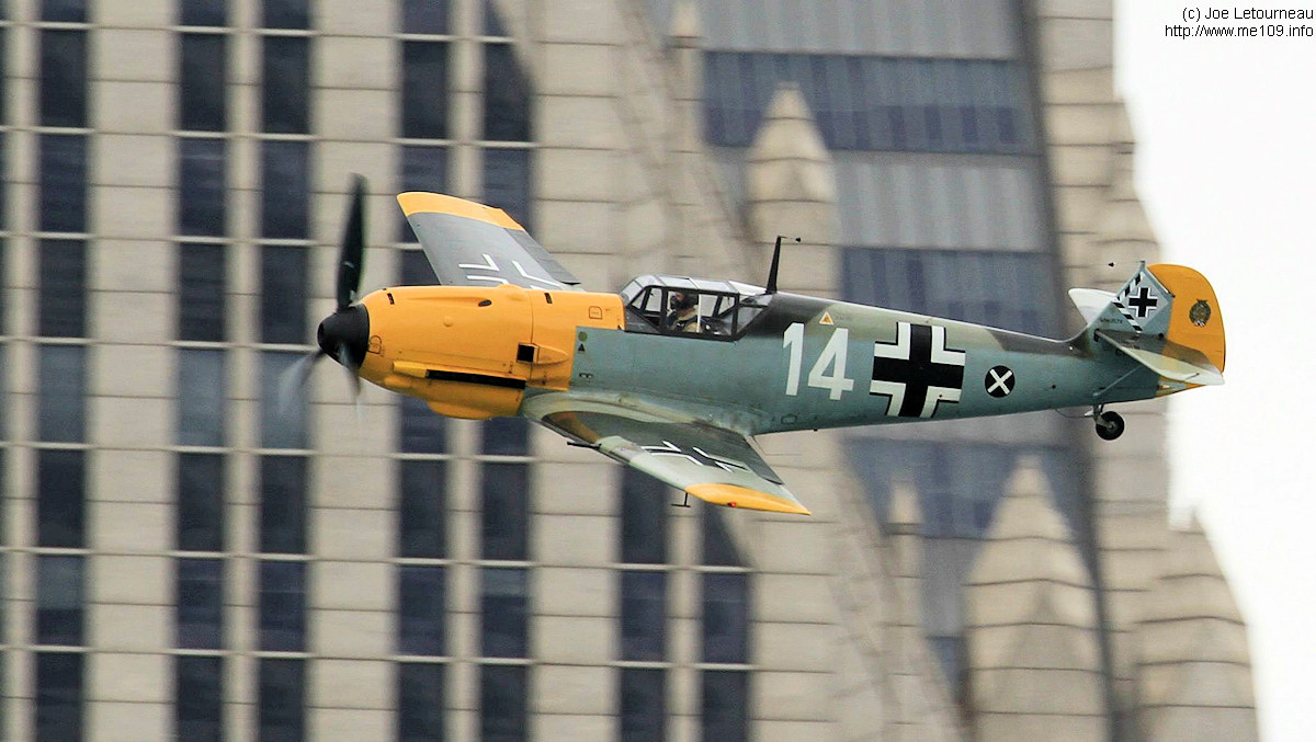 Bf 109 E-7, Rick Volker, Deutschland, weisse 14, W.Nr. 3 579, Windsor (Kanada), Das Foto wurde am 06.06.2010 beim Rahmenprogramm des Red Bull Air Race in Win…
