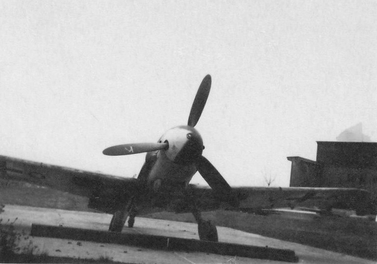 Bf 109 G-6, Deutschland, Stammkennzeichen, W.Nr. 160 859, Die Maschine befindet sich auf einem Prüfstand.
