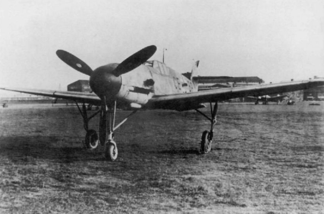 Bf 109 V23, Deutschland, Stammkennzeichen, W.Nr. 5 603, Testfahrwerk zur Erprobung des Bugfahrwerks für die Me 309.