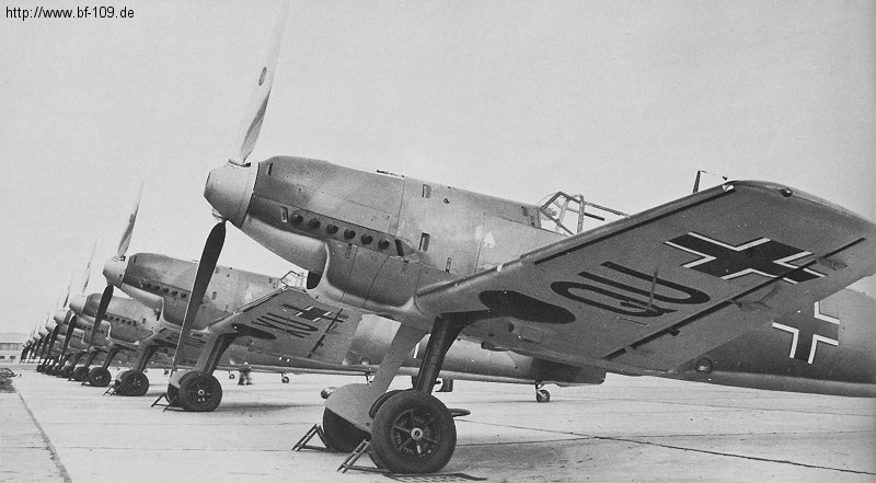 Bf 109 D-1, Deutschland, FO+QU, Bremen (Deutschland), Bemerkenswert ist, dass die Kennzeichen nur an der Tragflächenunterseite aufg…