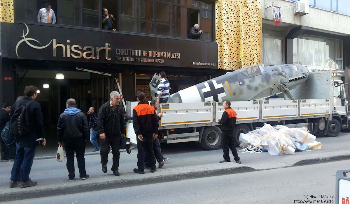 Bf 109 G-6, Deutschland, gelbe 1, W.Nr. 441 059, Istanbul (Türkei), Die Aufnahme entstand im Dezember 2015 vor dem hisart Museum in Istanbul (Tür…