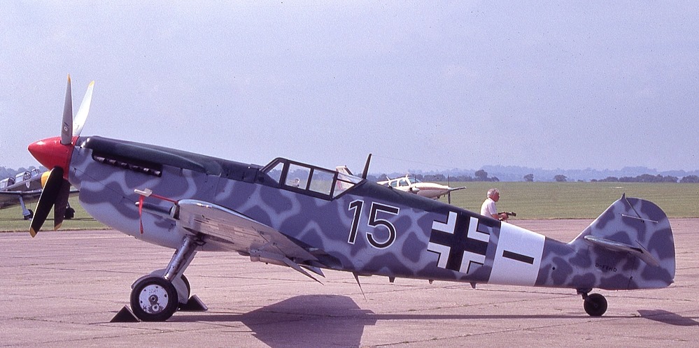 Hispano Aviacion H.A. 1112 M-1-L, Deutschland, schwarze 15, W.Nr. 213, Duxford (England), Das Foto wurde im Juni 1989 auf dem Flugplatz Duxford (England) aufgenommen. …